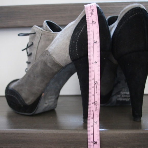 Gorgeous Italian suede shoes - Picture 3 of 3